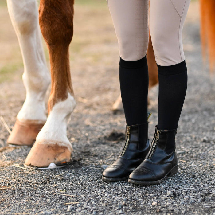 Simple Solid Pair of Socks - Black