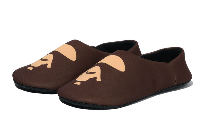 APE HEAD SLIPPERS & POUCH SET