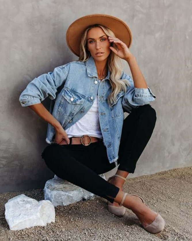 Chic Loose Frayed Denim Short Jacket for Women light blue.