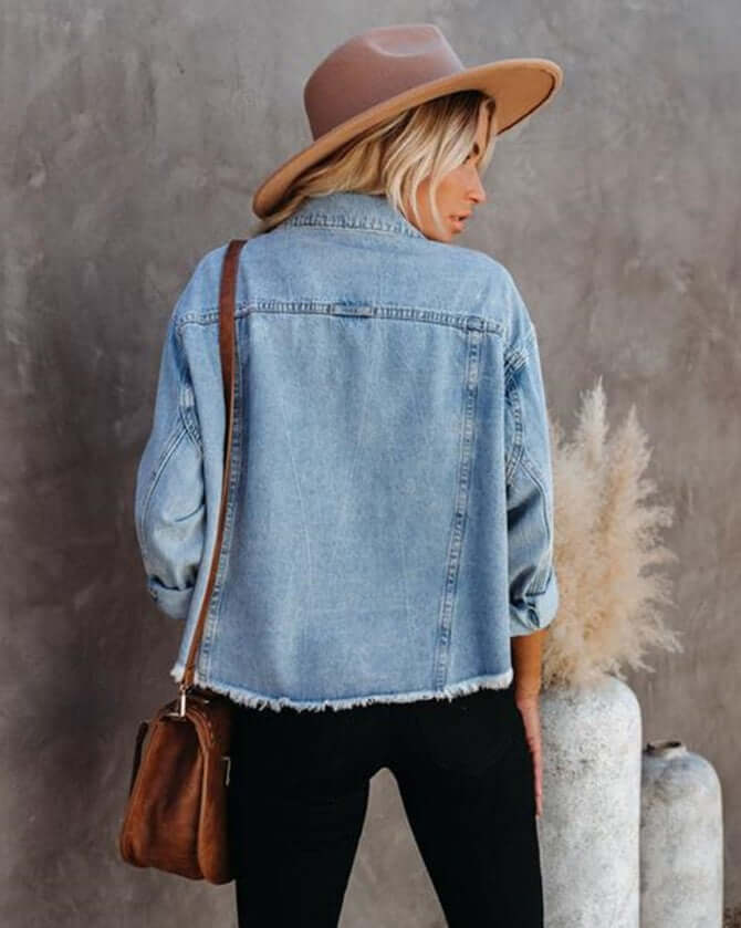 Chic Loose Frayed Denim Short Jacket for Women L size 100 shoulder.