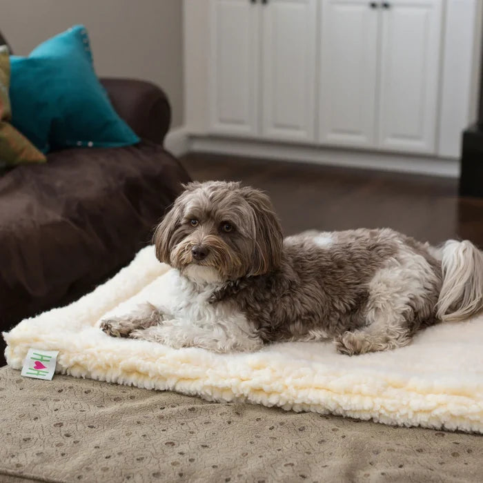 Huggle Fleece Mat - Dog.Dog.Cat.