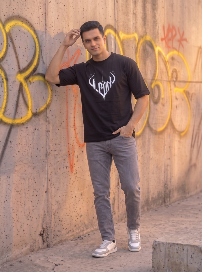LEON Men's Oversized Gothic Printed T-Shirt LEON