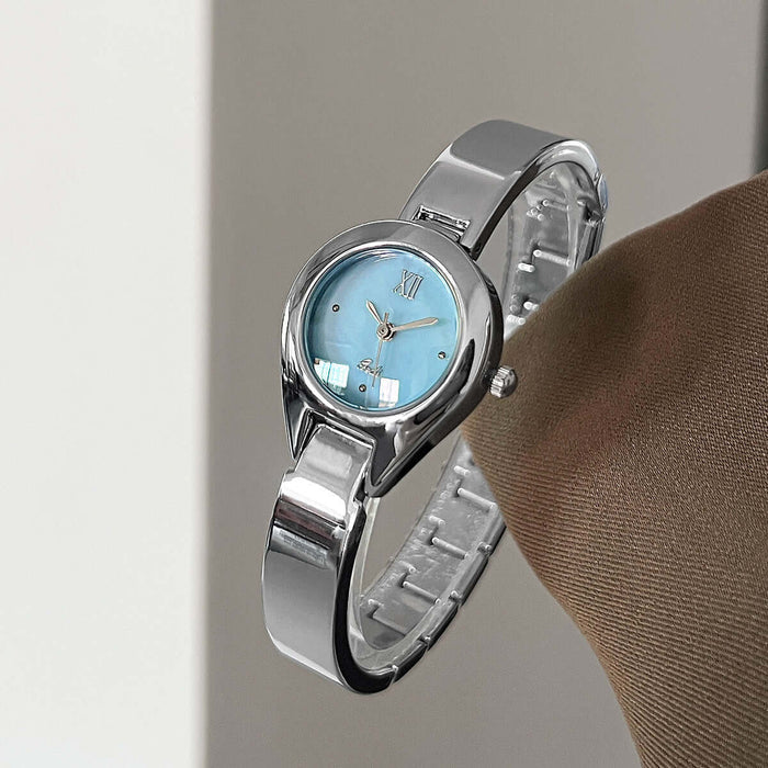 Minimalist Luxury Quartz Watch for Women full strap display