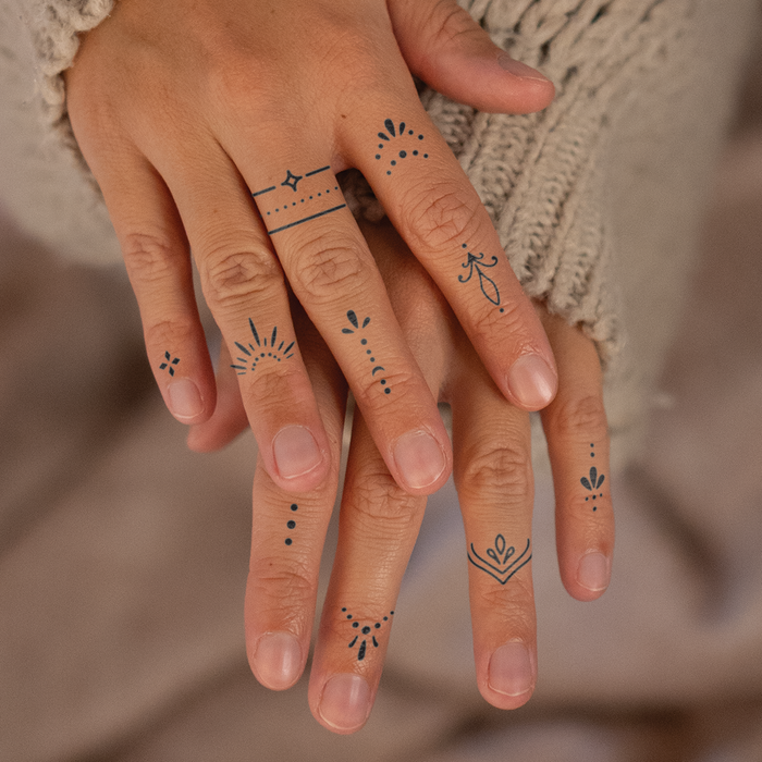 Ornamentale Finger Tattoos ☀️
