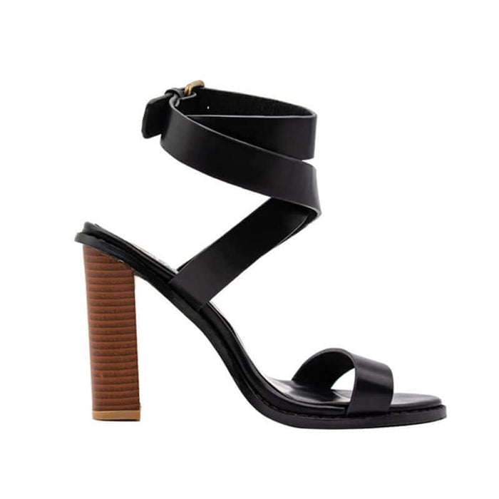 Plus-Size Sandals for Women with Chunky Heels summer fashion look