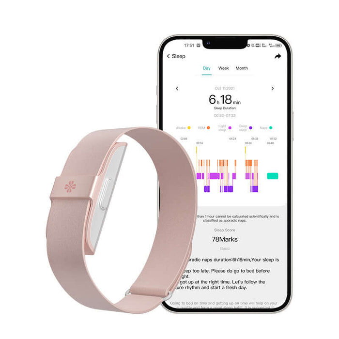 Smart fitness bracelet with heart rate tracking on wrist