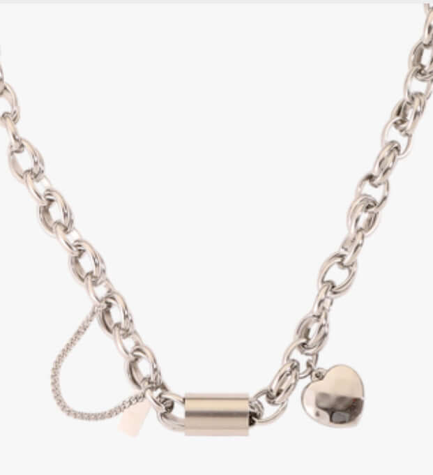 Silver / Necklace